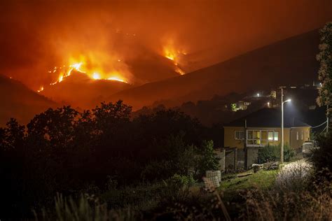 Incendio En Carballeda De Valdeorras Ourense España El Mundo