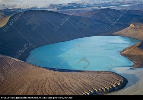 Glacial Lake Aerial Landmannalaugar Iceland Lizenzpflichtiges Bild