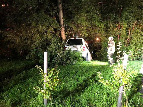 Nächtlicher Unfall in Egg Auto landete im Bachbett Egg VOL AT