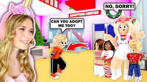 ADOPTING Everyone Who WEARS A CHRISTMAS OUTFIT In Brookhaven! (Roblox ...