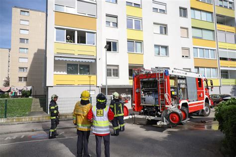 Küchenbrand in einer Wohnung in Wels Vogelweide fordert zwei Verletzte