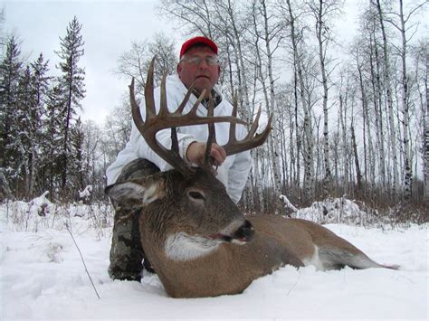 Trophy Whitetail Deer Pictures 5 – Safaris North Outfitters