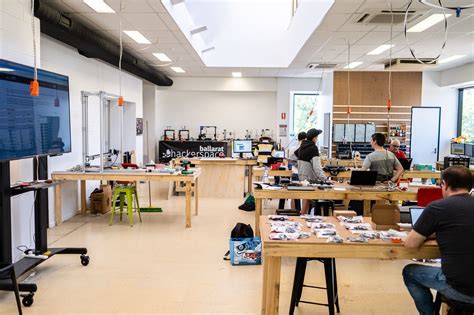 de la biblioteca al makerspace universo abierto