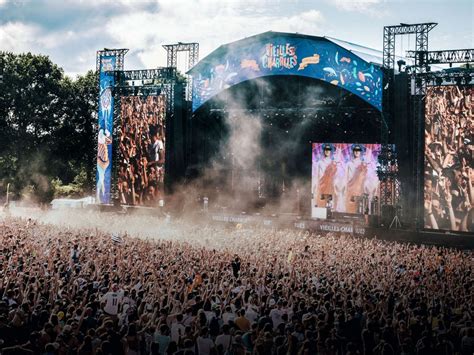 Vieilles Charrues Francofolies Cet T Les Festivals Rejouent Leur