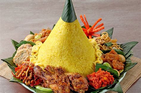 Mengenal Nasi Tumpeng Nasi Kuning Berbentuk Kerucut Yang Penuh Makna Bobo