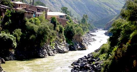 Huancayo Bravo Caudal Arrastró A Adolescente Que Ingresó A Nadar Al Río Mantaro El Popular