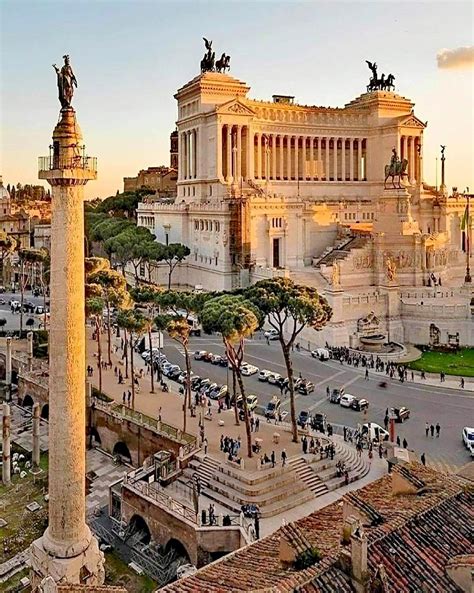 Vista De La Plaza Venecia Y Los Foros Romanos Roma Italia Travel