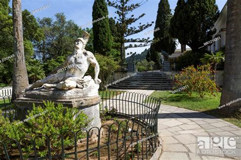 Im Garten Des Achilleion Auf Korfu Griechenland Stock Photo Picture