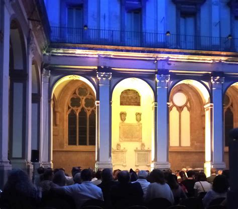 Chiostro Di San Lorenzo Maggiore In Scena Il Fascino Senza Tempo Di