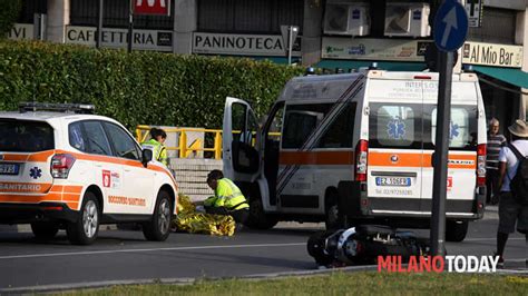 Milano Incidente In Via Comasina Morto Un Uomo