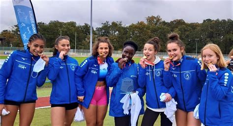 Athlétisme les minimes filles de Saint Quentin en Yvelines sacrées