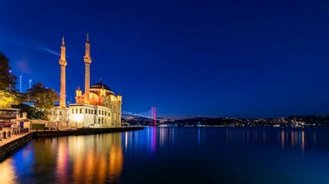 Premium Photo Ortakoy Istanbul Turkey Ortakoy Mosque And Bosphorus