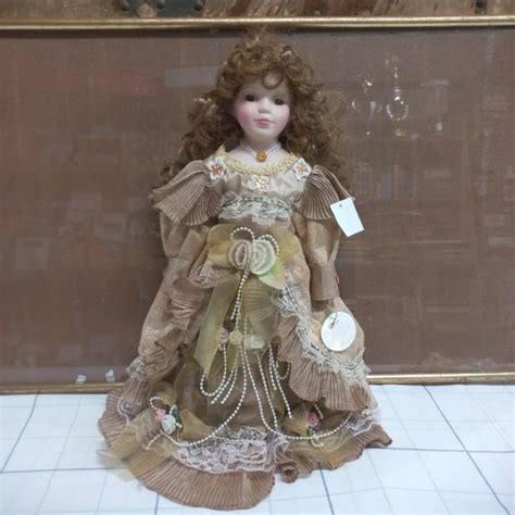 Boneca antiga de porcelana 40cm de altura Escorrega o Preço