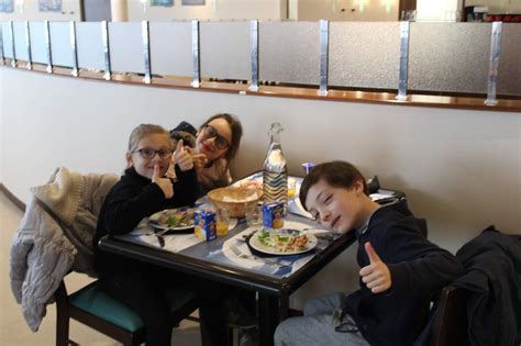 Classes De D Couverte Ecole Saint Pierre Pleurtuit Repas Au Restaurant