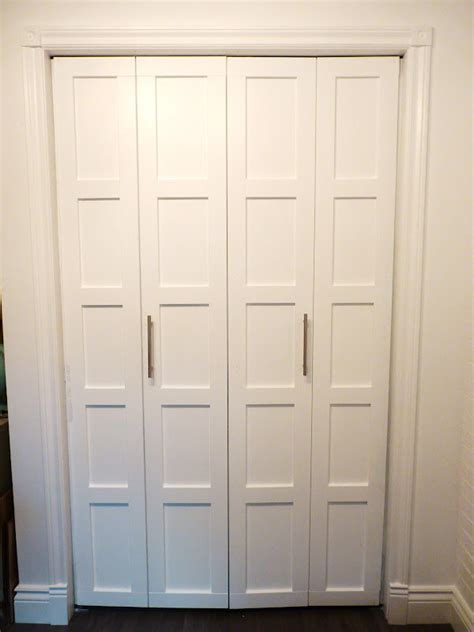 Top DIY Tutorials: Bi-Fold Closet Door Makeover: