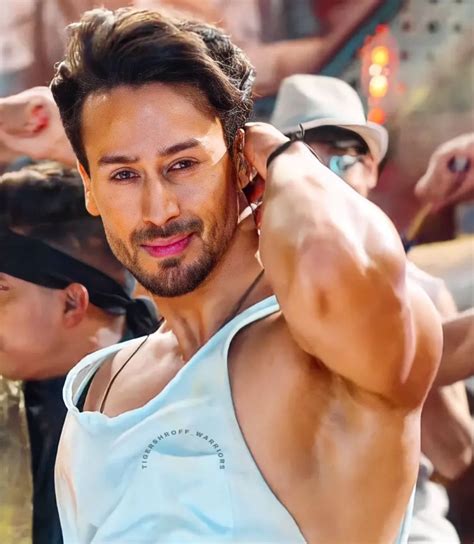 Shirtless Bollywood Men Tiger Shroff S Waxed Pits Hot Bod