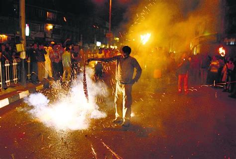 Firecrackers Create Less Noise Now Finds Report Mumbai Hindustan Times