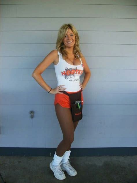 Pin By My Info On Hooter S Chick S Hooters Girls Fashion Girl