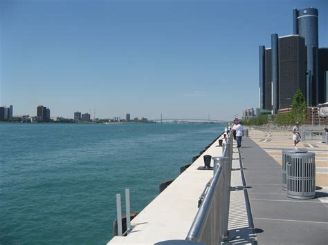 2007-07-07.river.panorama.2m.detroit_river_walk.mi.us