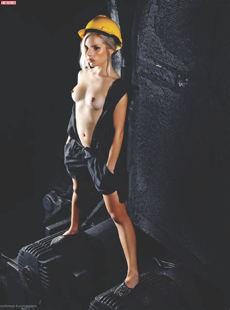 Playboy Magazine Croatia nude pics página 3