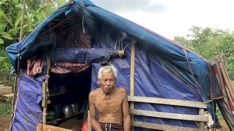 Setahun Gempa Cianjur Bah Ikin Pilih Tetap Tinggal Di Gubuk X