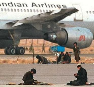 नेपाल से हाईजैक हुआ Indian Airlines का प्लेन, फिर पहुंचा कंधार, पढ़ें 3 ...