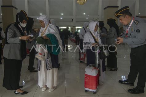 Pelepasan Jamaah Calon Haji Embarkasi Solo Antara Foto