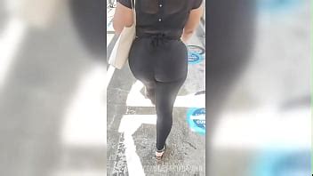 MADURA CULONA USANDO LEGGINS EN LA CALLE XVIDEOS