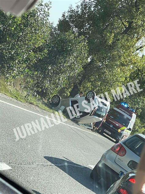 FOTO Accident în județul Satu Mare Mașină răsturnată pe DN19