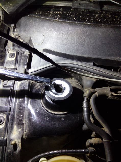 Замена чашки опоры амортизатора передней подвески — Skoda Octavia A4 ...