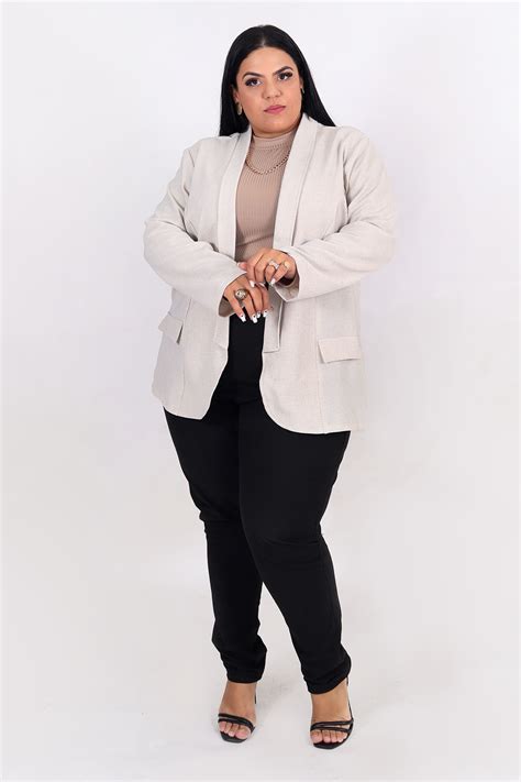 Blazer Alongado De Linho Plus Size Modaliss