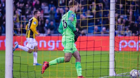 Met Zege Op Utrecht Blijft Vitesse In Spoor Van Ajax En PSV