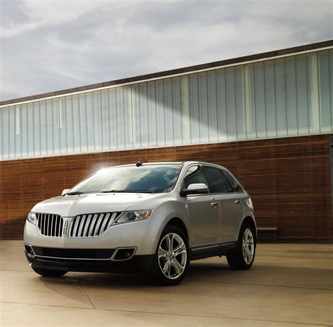 Lincoln MKX (2013) - picture 7 of 19