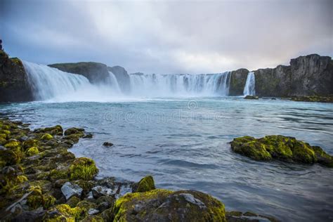 Impresionantes Vistas De La Cascada De Godafoss En Islandia Imagen De