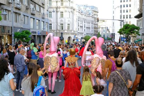 Str Zi Deschise Statui Vivante Teatru De P Pu I Spectacole Lectur