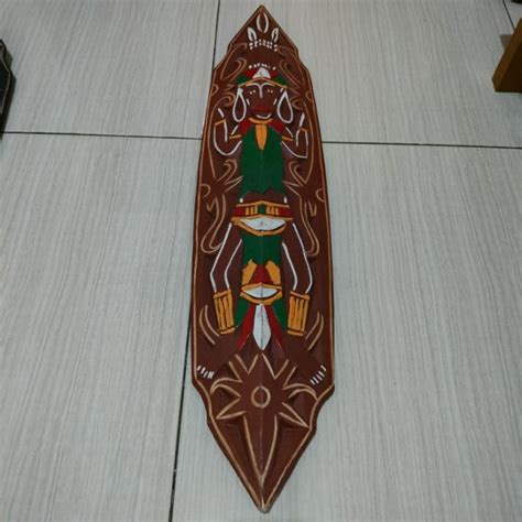 Jual Tameng Kayu Perisai Dayak Hiasan Tameng Hiasan Dinding Perisai