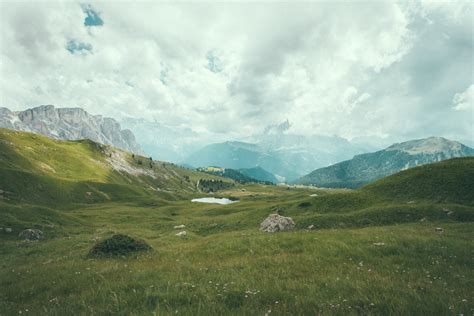 图片素材 景观 性质 荒野 云 天空 草地 爬坡道 湖 谷 山脉 牧场 高地 岭 平原 阿尔卑斯山 草原