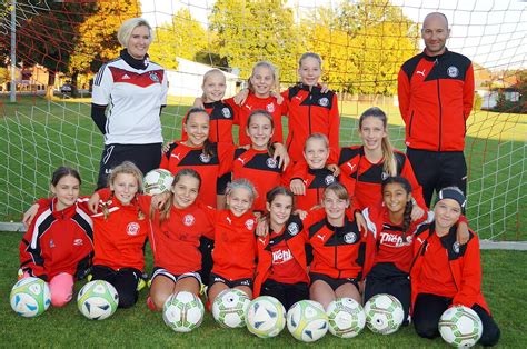 Salem Salemer Fußballmädchen verbinden Sportsgeist mit Spielfreude