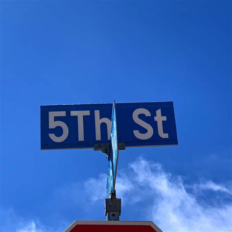 This typo/oddly capitalized street sign. ・ popular.pics ・ Viewer for Reddit