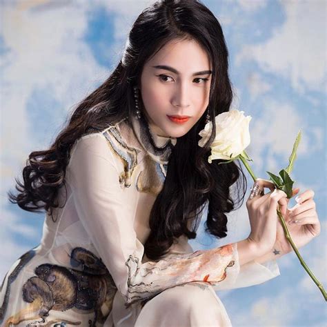 Hình Thủy Tiên Bikini Ngực Khủng Có Vòng Căng Tròn