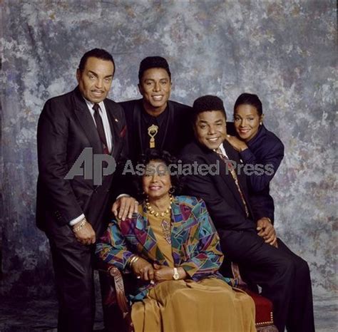 REBBIE WITH FAMILY - Maureen Reillette "Rebbie" Jackson Photo (25742358 ...