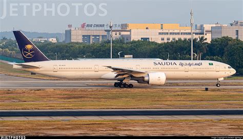 HZ-AK33 | Boeing 777-3FGER | Saudi Arabian Airlines | Deutsch lighting ...