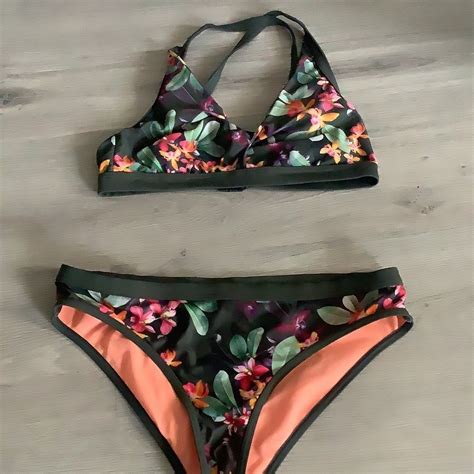 Se produkter som liknar Flerfärgat bikini storlek 38 40 på Tradera 672008176