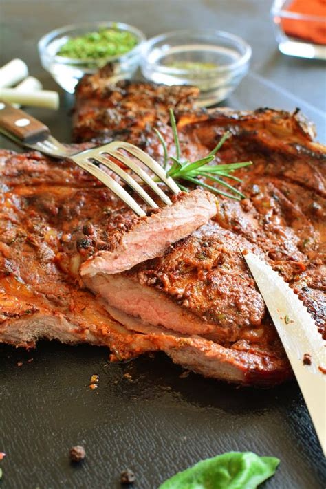 Filete Asado A La Parrilla Del Hueso De T Fije De Las Fotos De La