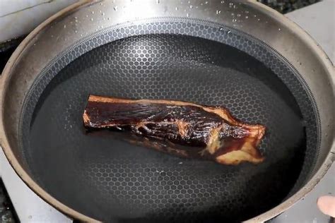 你家过年还吃腊肉吗？腊肉怎么洗才最干净？别怪我没提醒你！ 东方养生频道 东方养生