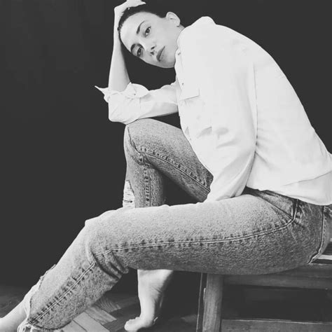 9 Hot Sexy Ceren Yalazoglu Bikini Pics