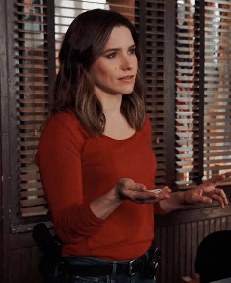 Pin By Jordan Colón On Hairstyles Erin Lindsay Sophia Bush Queen Sophia