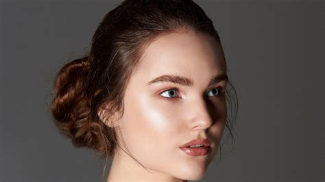 High Cheekbones Vs. Low Cheekbones: Makeup Tips To Enhance Both