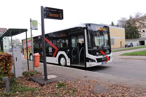 Busverkehr Wird Barrierefrei Neue Anzeigetafeln An Haltestellen