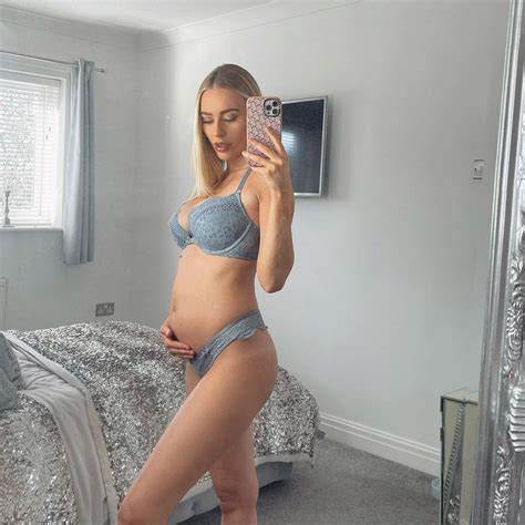 Pregnant Model Megan Christie Showed Sexy Pics In A Bikini And Lingerie The Fappening